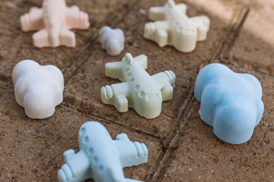 Aeroplanes in the Clouds